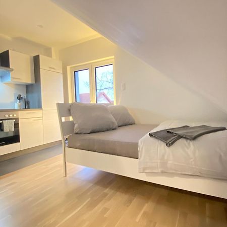 Charmantes Studio-Apartment Im Herzen Von Neureut - Fussbodenheizung, Regendusche, Waschmaschine, Stellplatz คาร์ลสรูเฮอ ภายนอก รูปภาพ