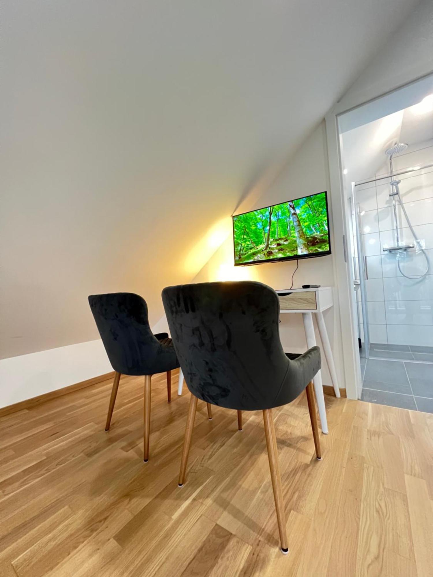 Charmantes Studio-Apartment Im Herzen Von Neureut - Fussbodenheizung, Regendusche, Waschmaschine, Stellplatz คาร์ลสรูเฮอ ภายนอก รูปภาพ