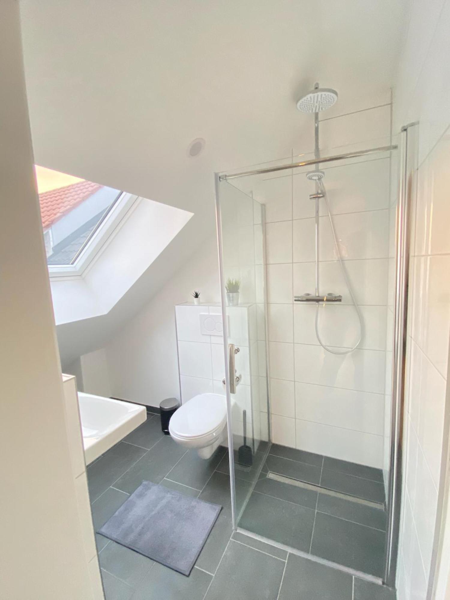 Charmantes Studio-Apartment Im Herzen Von Neureut - Fussbodenheizung, Regendusche, Waschmaschine, Stellplatz คาร์ลสรูเฮอ ภายนอก รูปภาพ