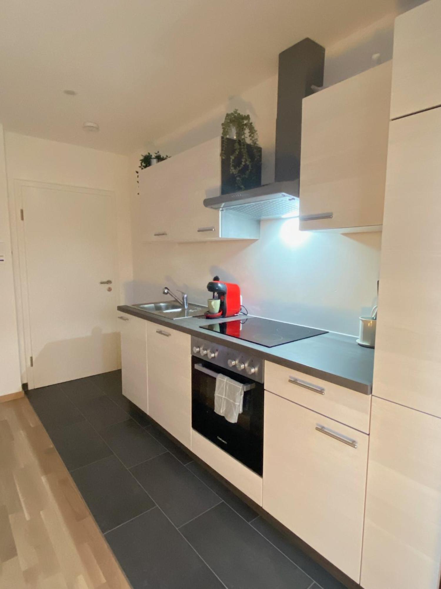 Charmantes Studio-Apartment Im Herzen Von Neureut - Fussbodenheizung, Regendusche, Waschmaschine, Stellplatz คาร์ลสรูเฮอ ภายนอก รูปภาพ
